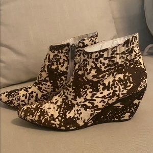 Kenneth Cole Reaction Dalmatian Wedge Bootie Sz 10